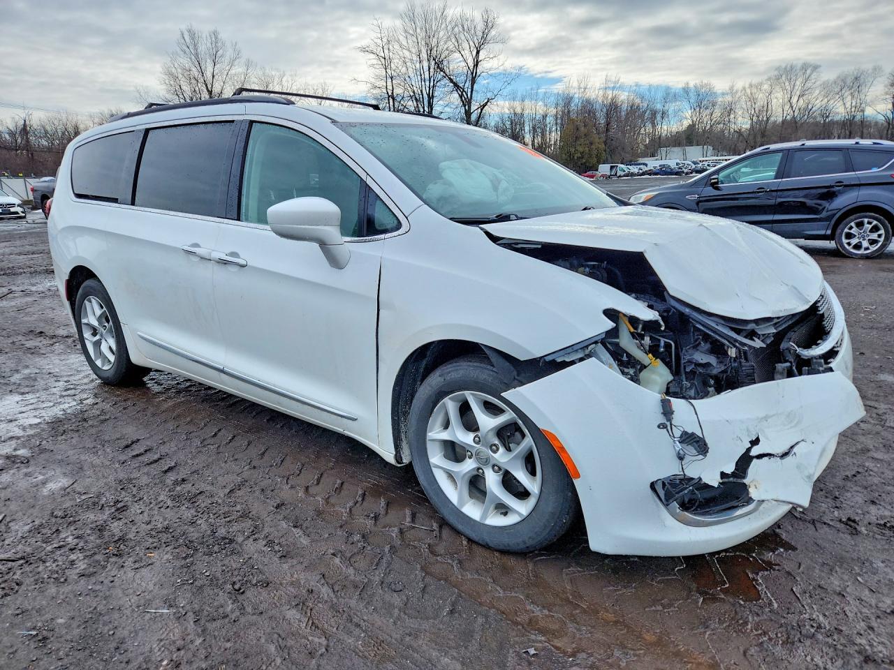 2017 Chrysler Pacifica Touring l