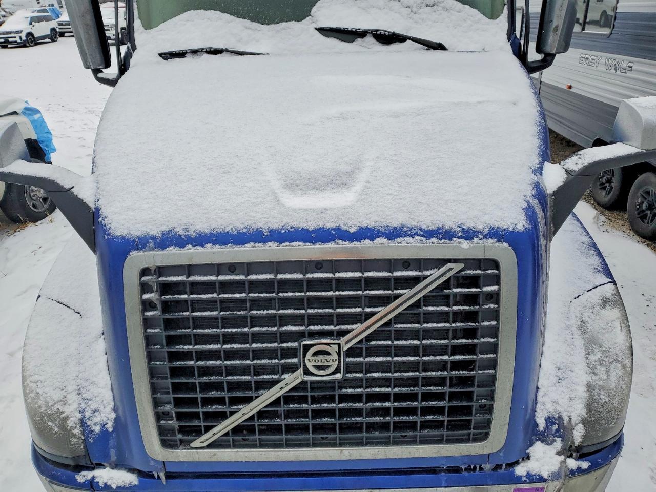 2016 Volvo VNL Semi Truck
