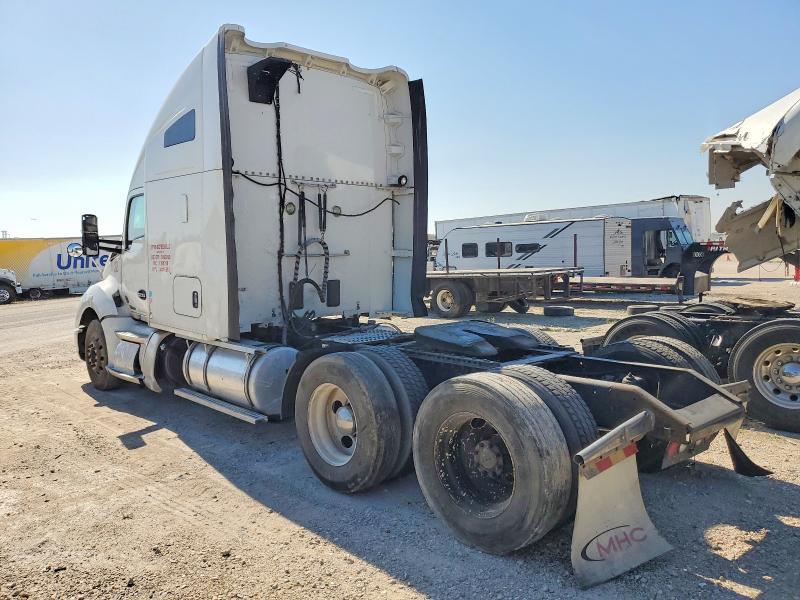 2016 Kenworth T680 Semi Truck