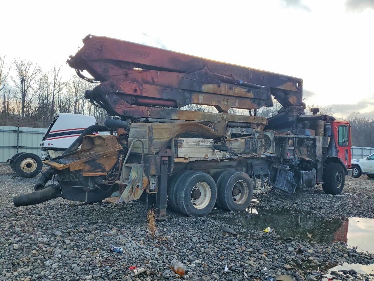 2014 Mack 600 MRU600