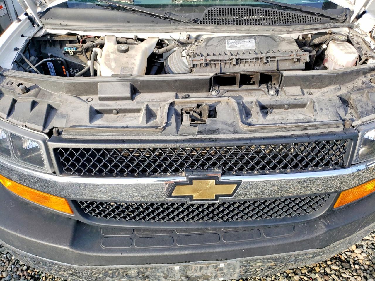 2022 Chev Rolet Express BOX Truck
