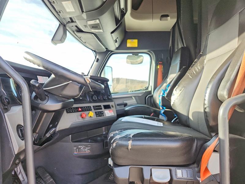 2020 Freigliner 2020 Freightliner Cascadia 126 Semi Truck