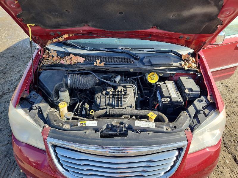 2013 Chrysler Town & Country Touring l
