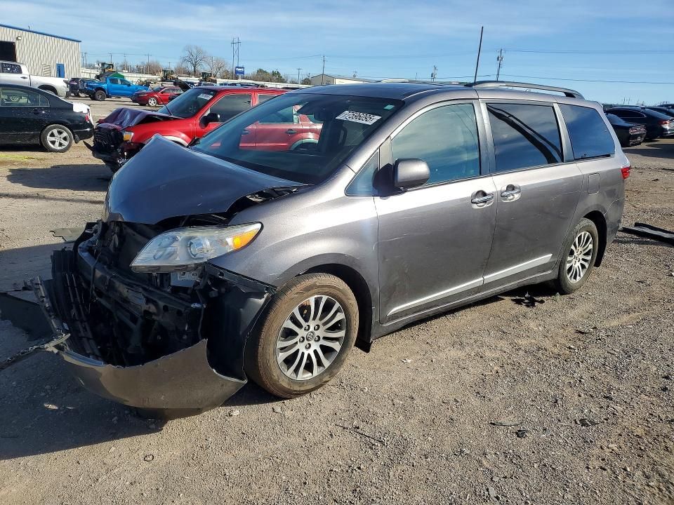 2020 Toyota Sienna xle
