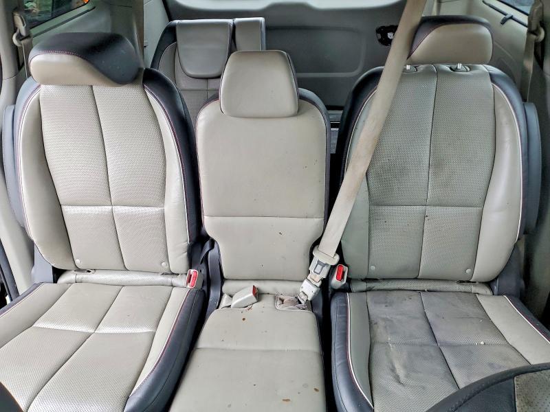 2017 KIA Sedona lx
