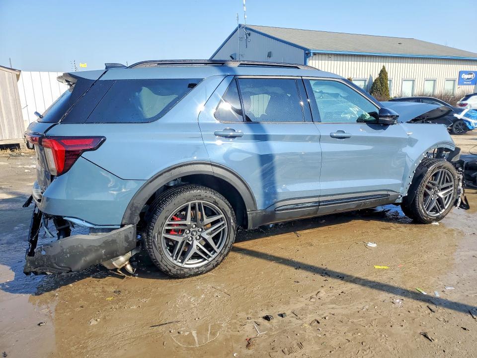 2025 Ford Explorer St-line