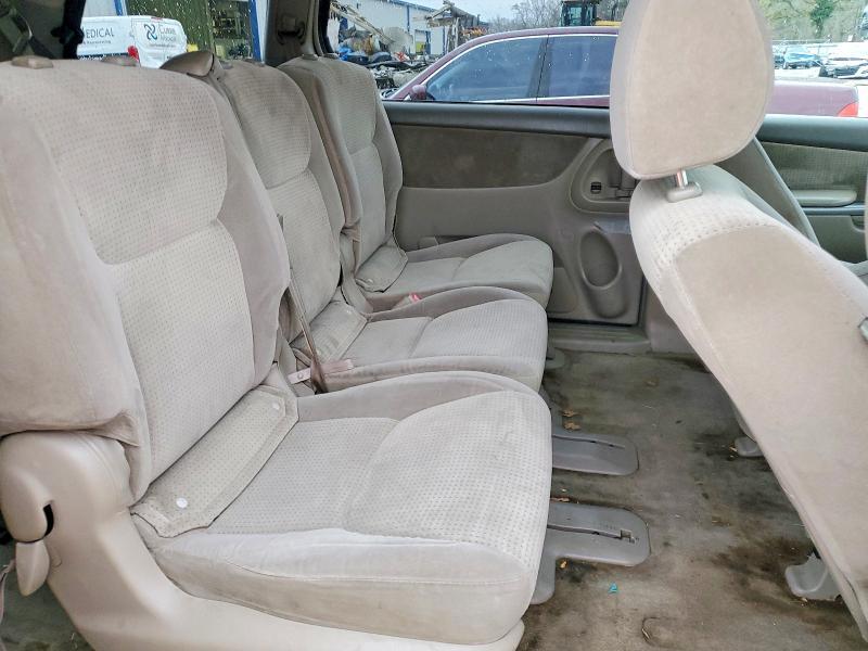 2006 Toyota Sienna le 8 Passenger