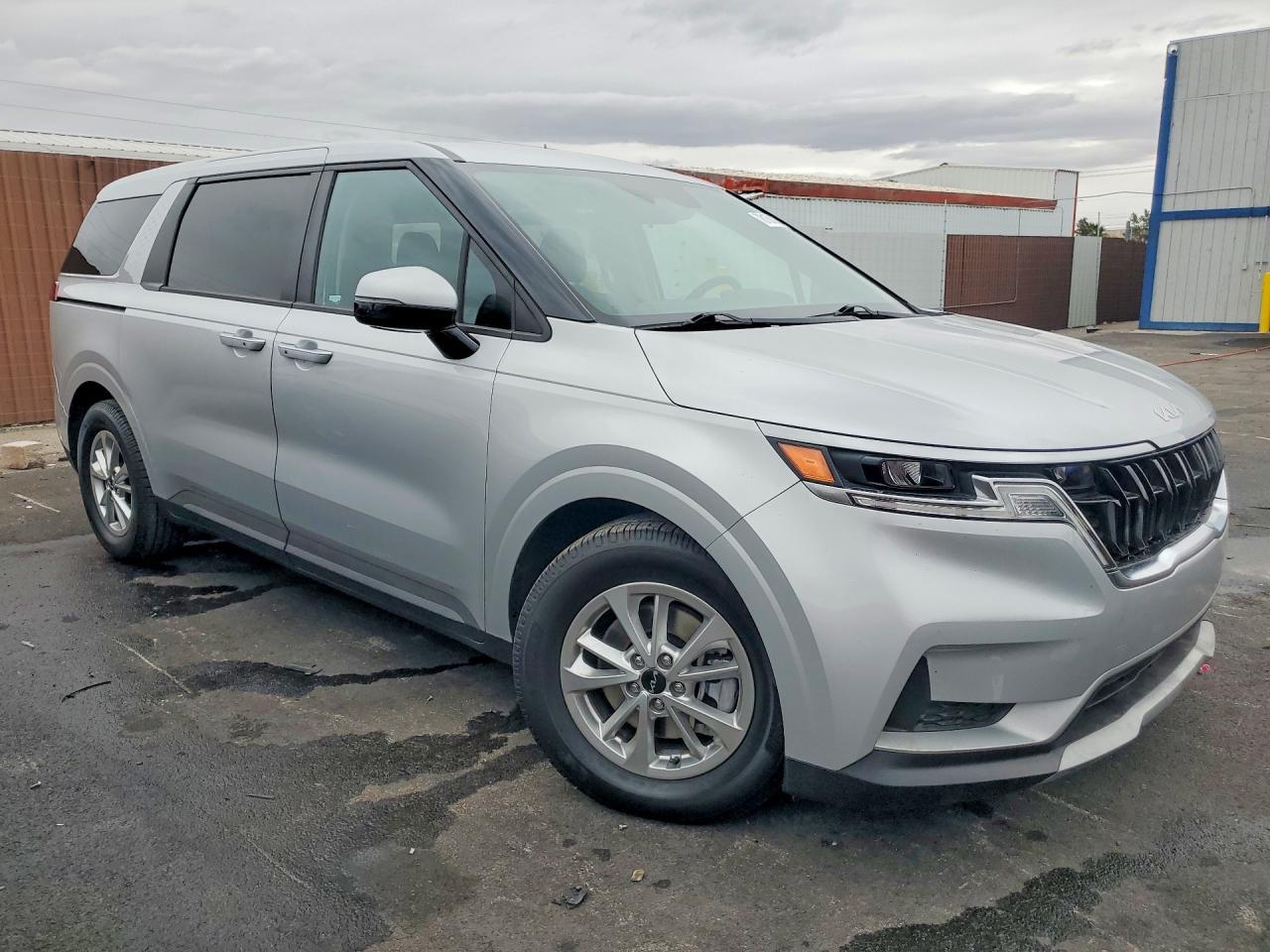 2022 KIA Carnival lx