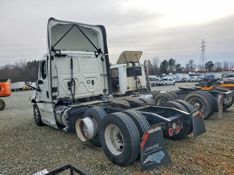 2021 Freigliner 2021 Freightliner Cascadia 126 Semi Truck