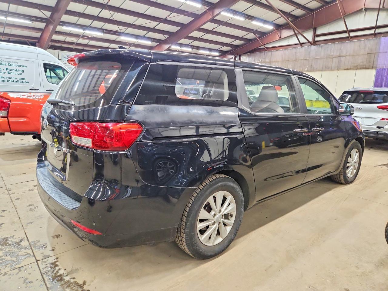 2016 KIA Sedona l