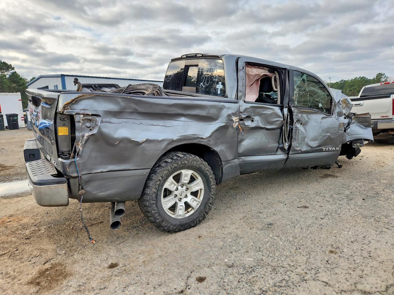 2017 Nissan Titan SV