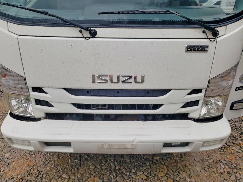 2017 Isuzu Npr hd box Truck