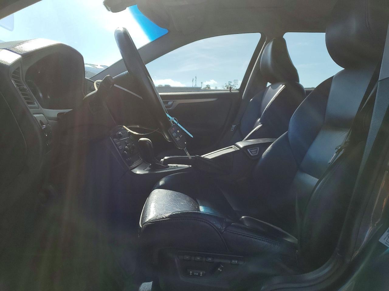 2005 Volvo V70 r