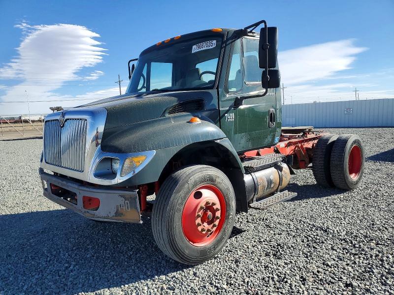 2006 International 7400 Semi Truck