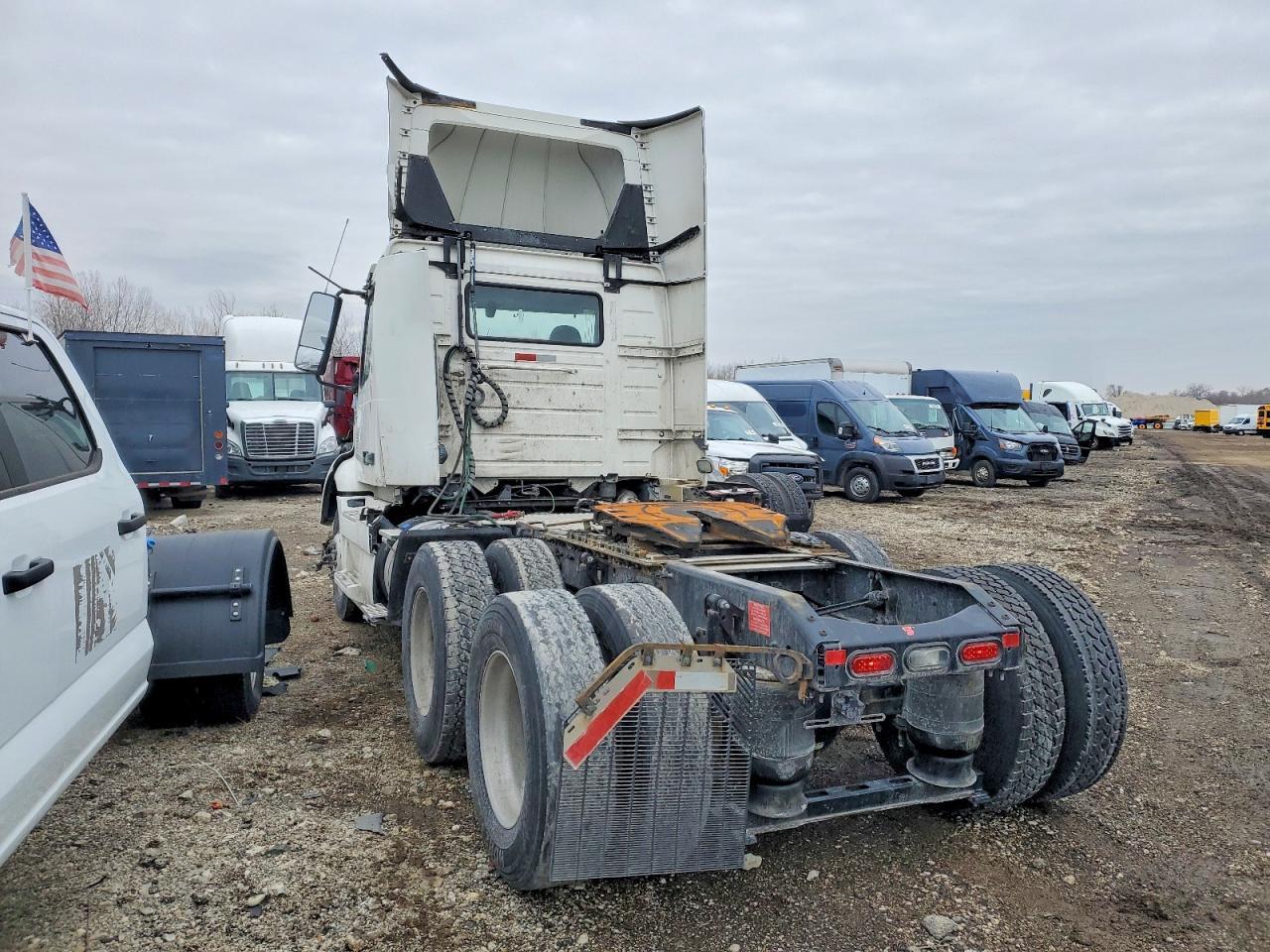 2022 Volvo VNR Semi Truck