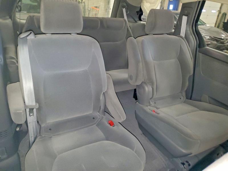 2005 Toyota Sienna le