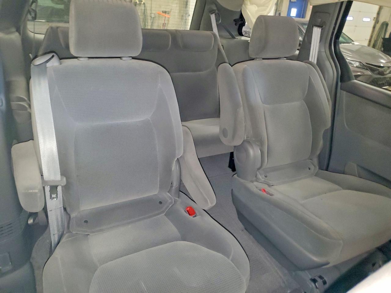 2005 Toyota Sienna le