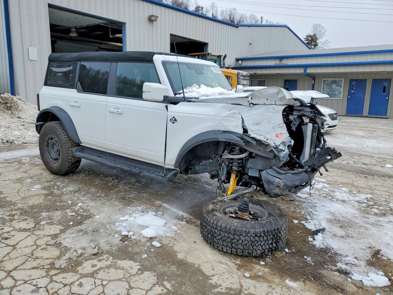 2025 Ford Bronco Outer Banks