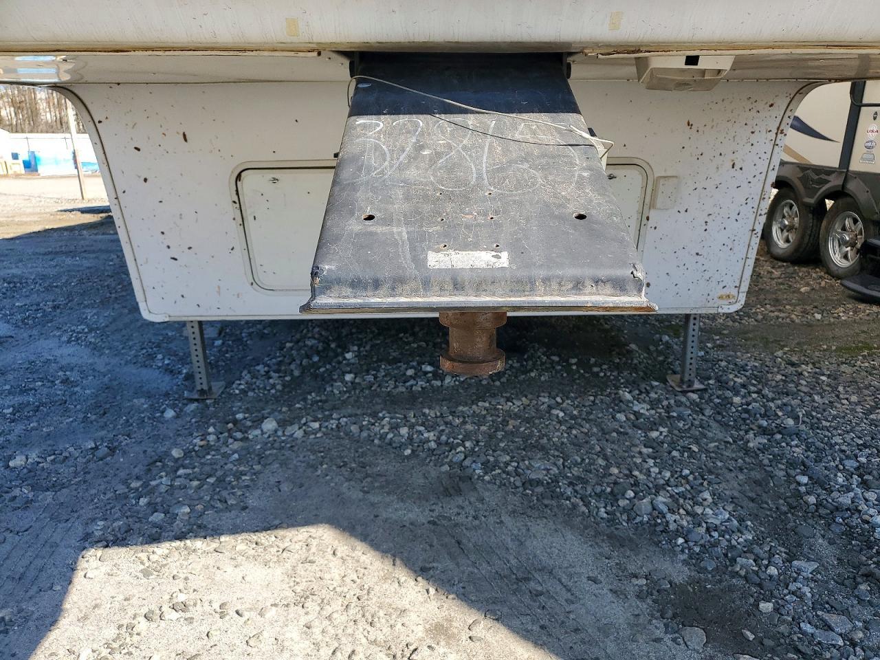 2007 Pilgrim In Ternational Legends 35LK4S-HP Camper