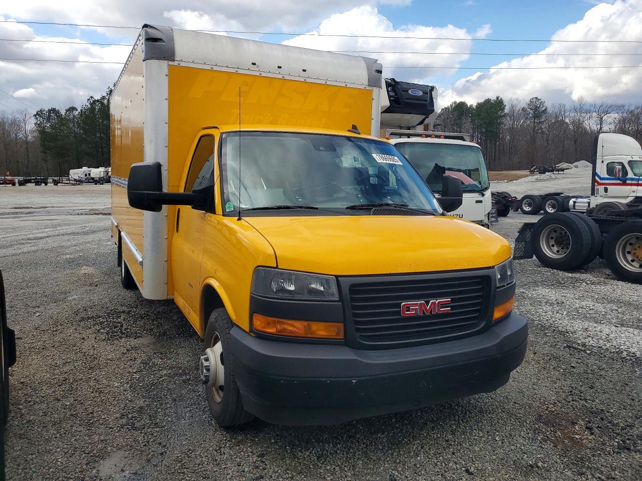 2021 GMC Savana box Truck