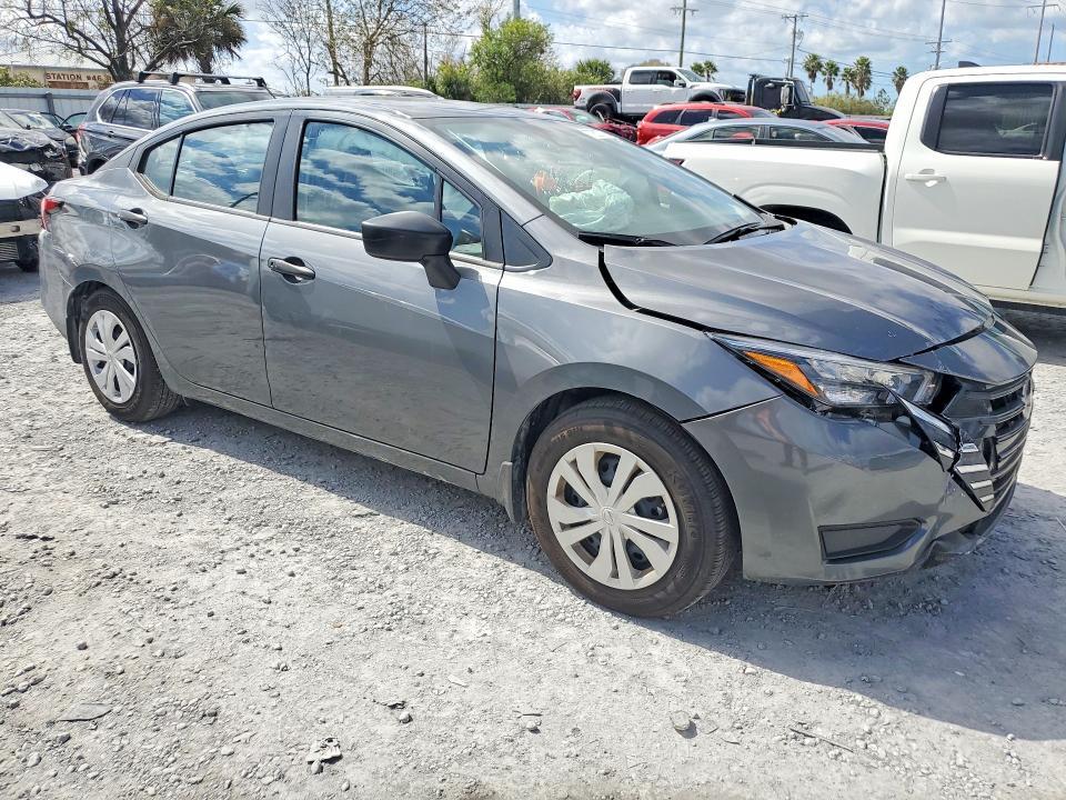 2025 Nissan Versa s