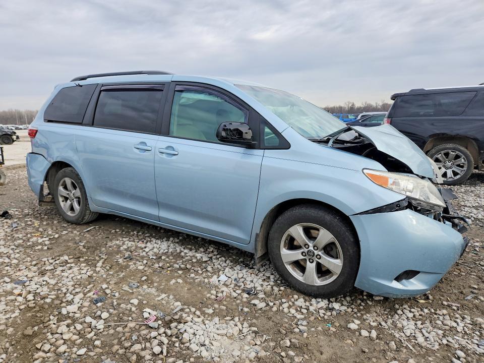 2016 Toyota Sienna le 8 Passenger