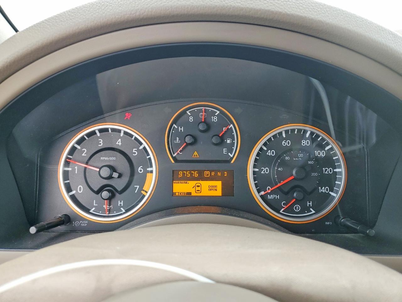 2012 Nissan Armada sv