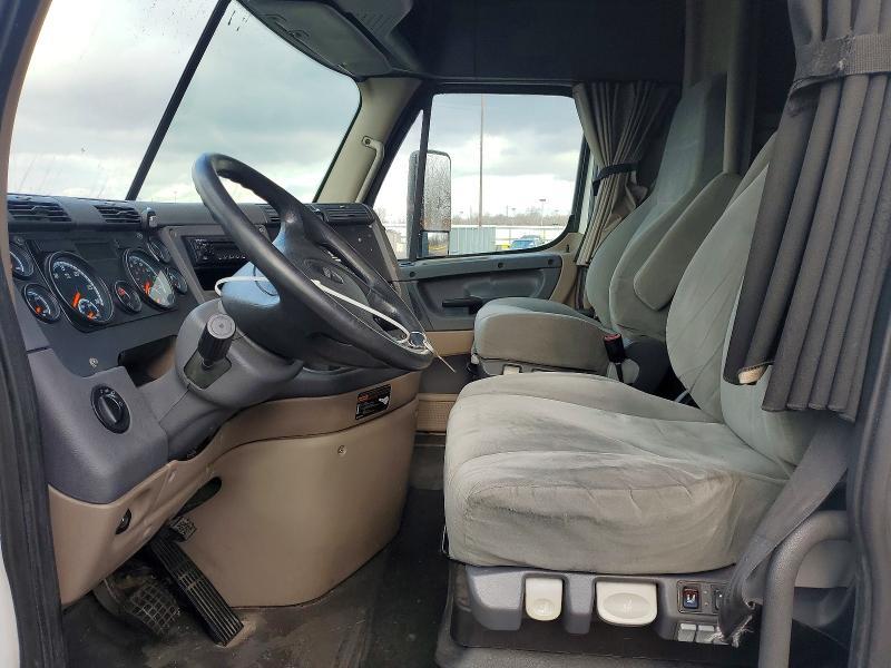 2015 Freightliner Cascadia Semi Truck