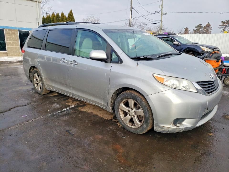 2013 Toyota Sienna le