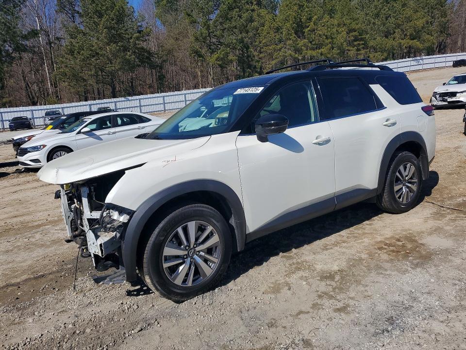 2022 Nissan Pathfinder sl