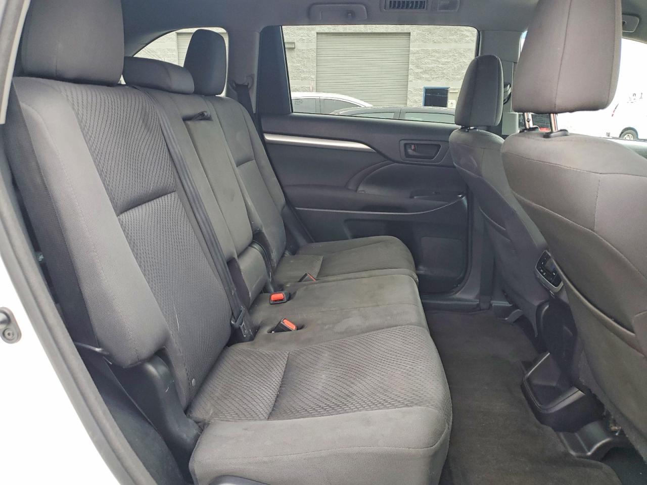 2016 Toyota Highlander le