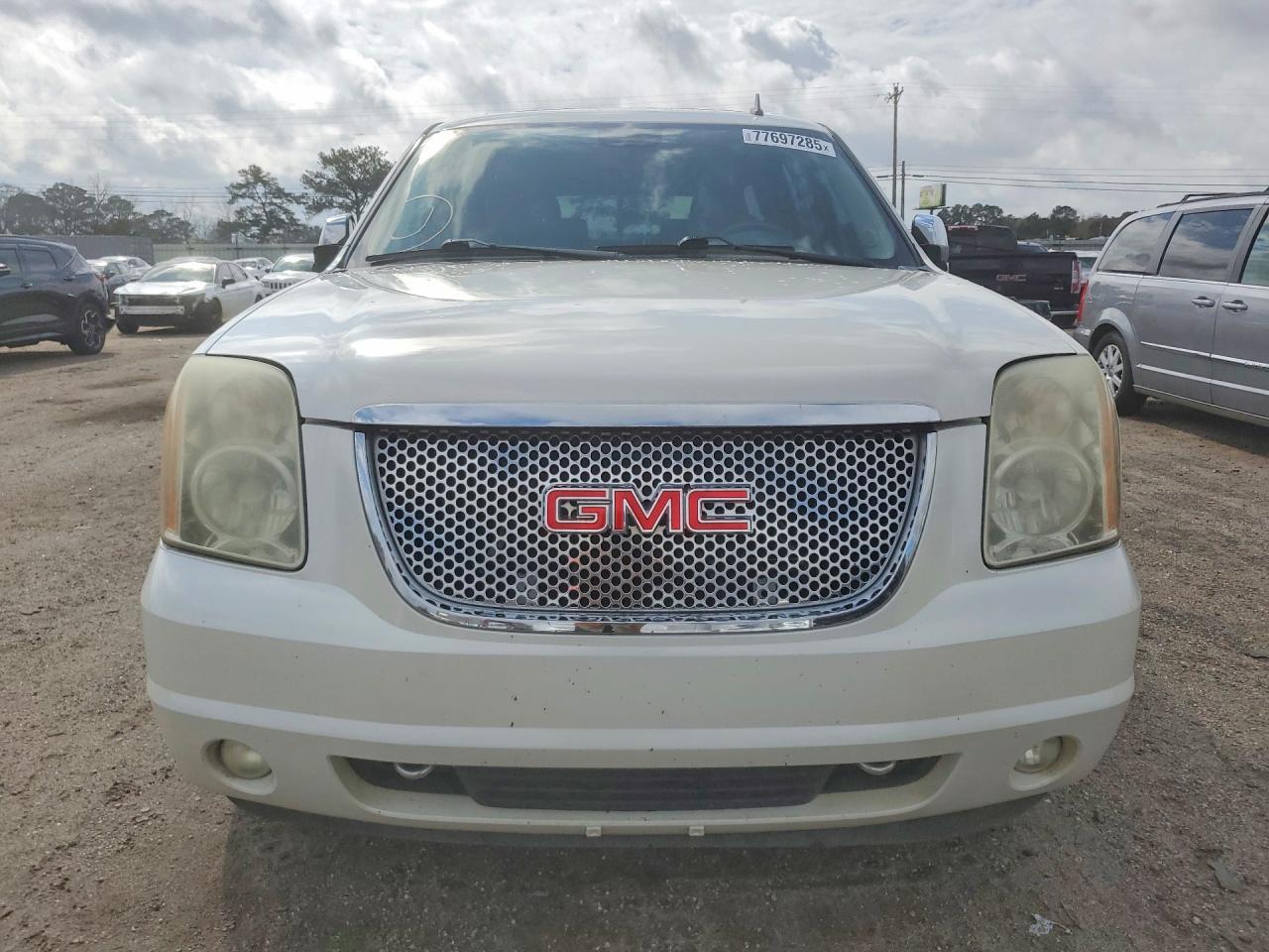 2011 GMC Yukon xl C1500 slt
