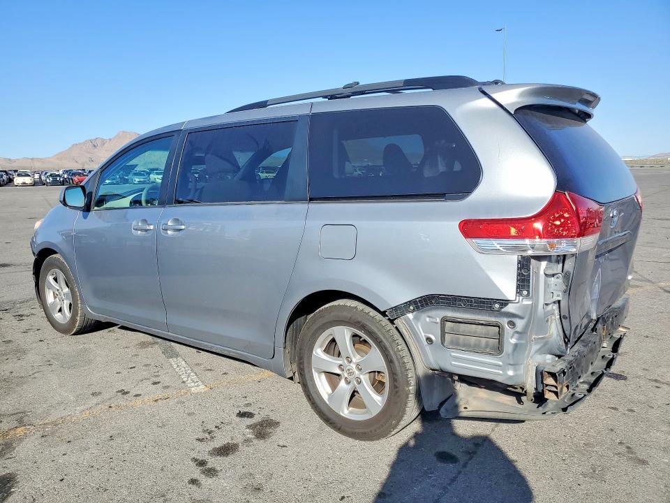 2013 Toyota Sienna le