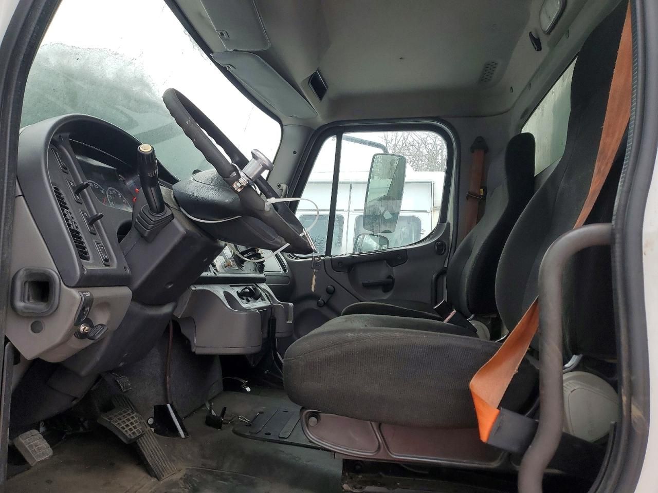 2015 Freightliner Business Class M2 BOX Truck