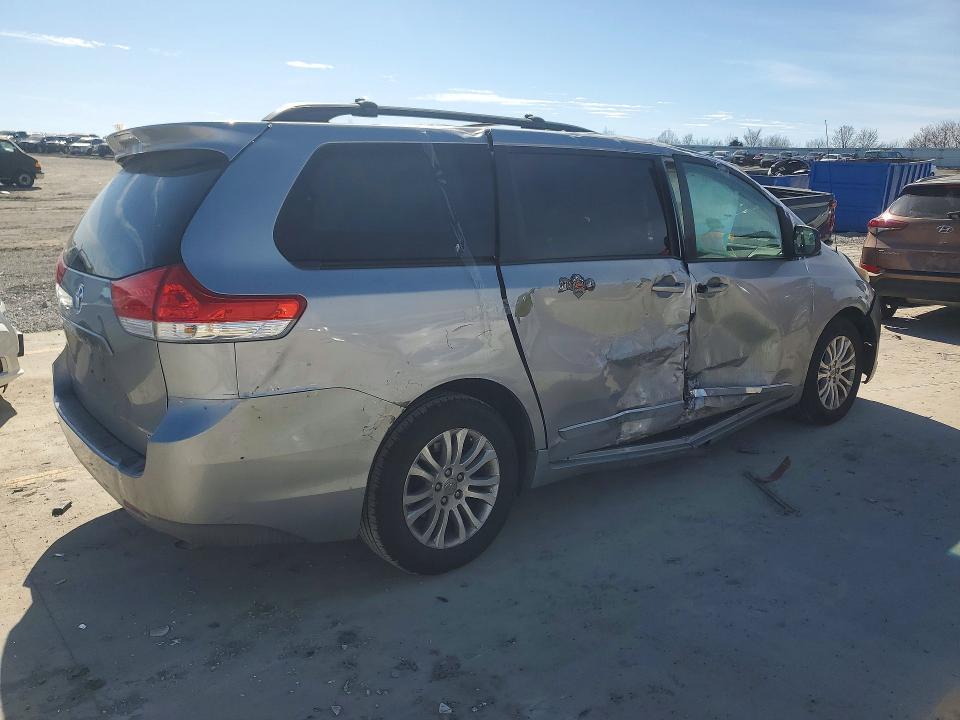2011 Toyota Sienna xle