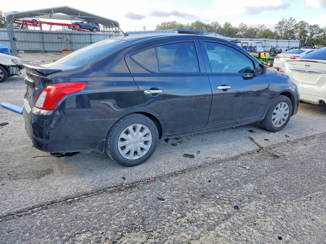 2018 Niss Versa s