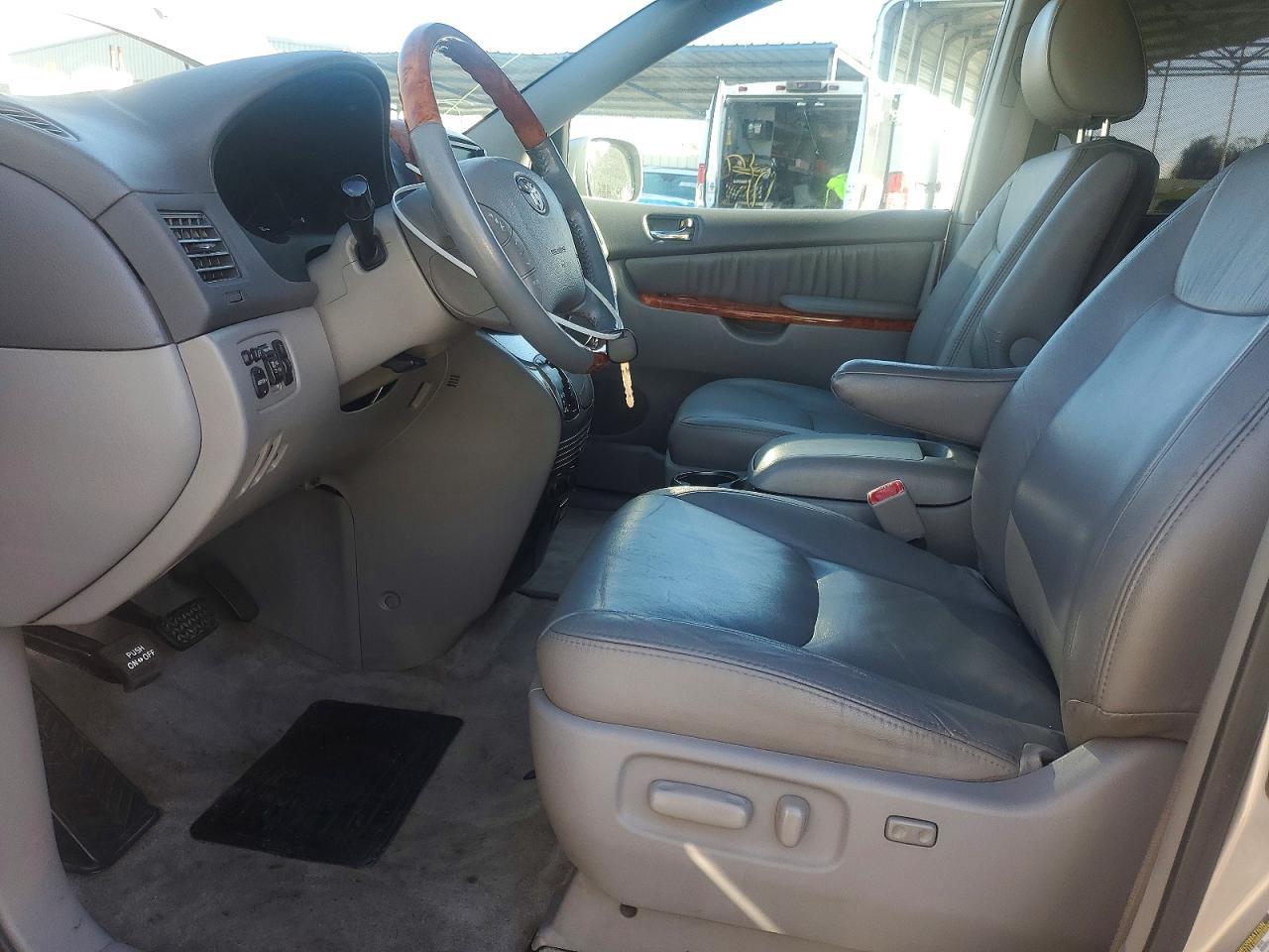 2010 Toyota Sienna xle
