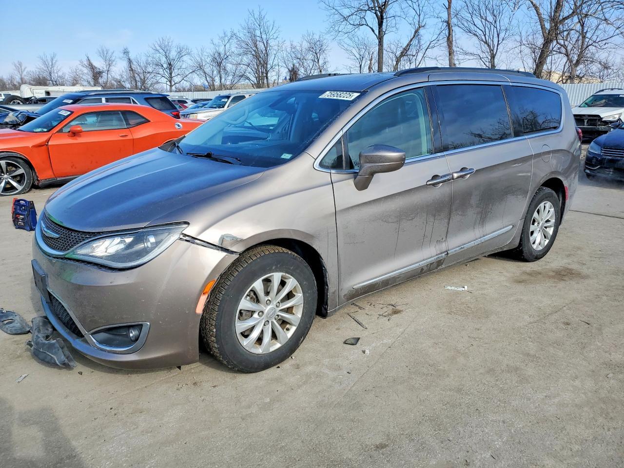 2017 Chrysler Pacifica Touring l