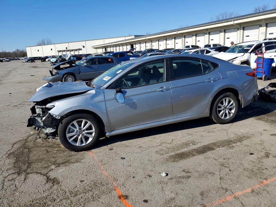 2025 Toyota Camry le