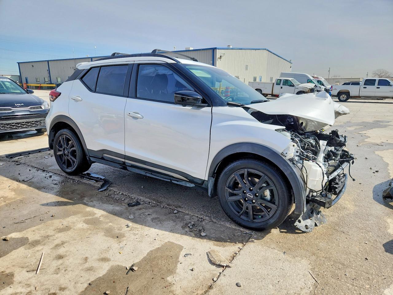 2023 Nissan Kicks sr