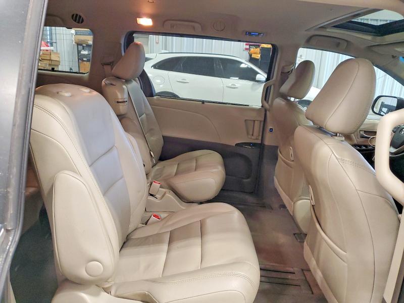 2017 Toyota Sienna xle 8-passenger