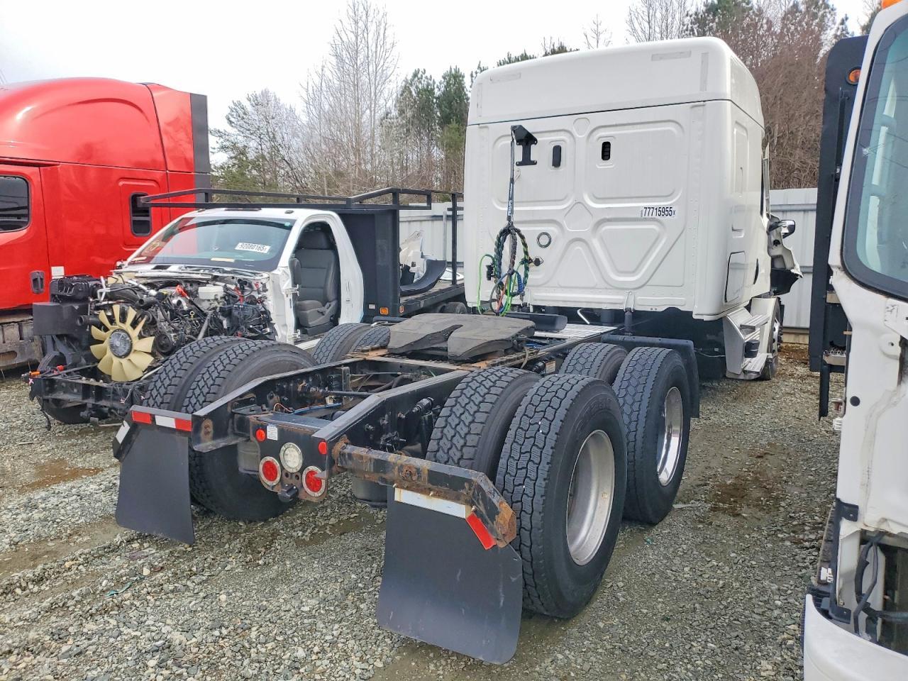 2021 Freigliner 2021 Freightliner Cascadia 126 Semi Truck