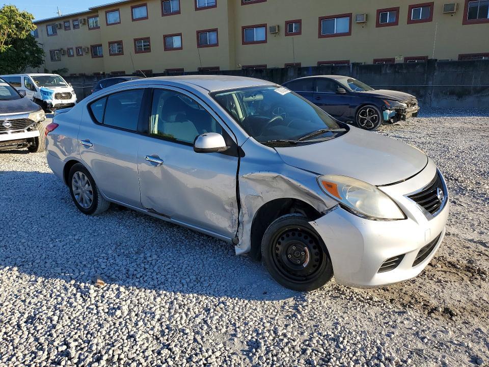 2014 Nissan Versa s