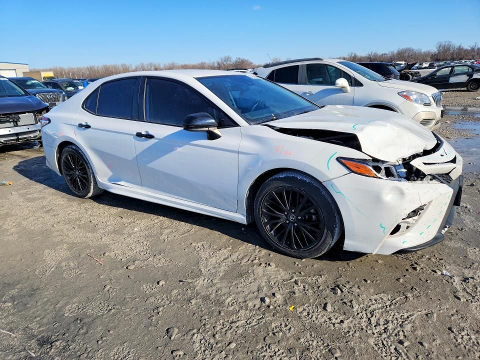 2020 Toyota Camry se