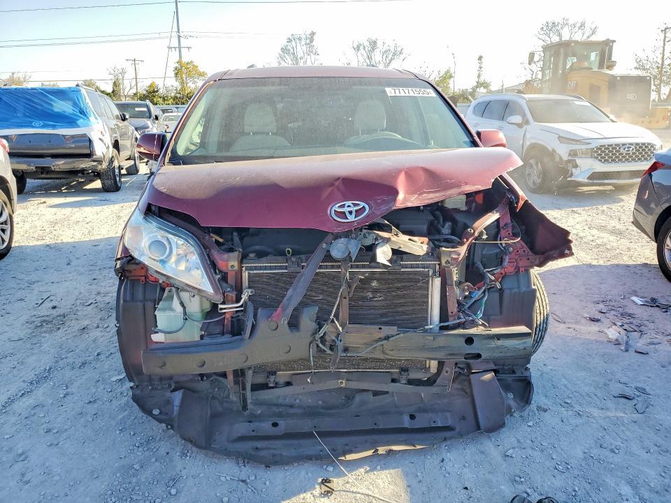 2014 Toyota Sienna le