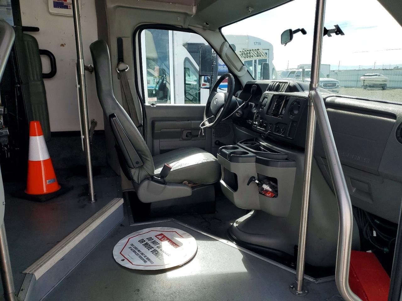 2017 Ford Econoline-Bus