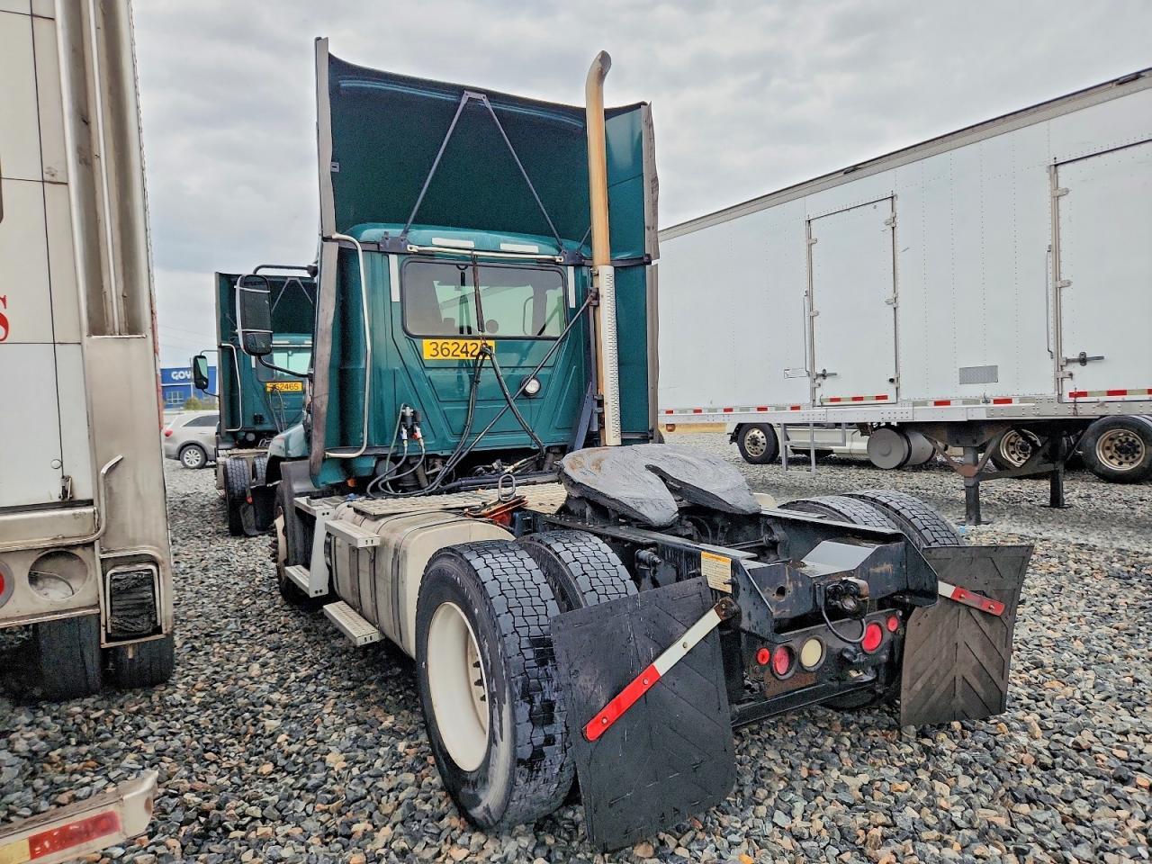 2017 Mack CX612 Semi Truck