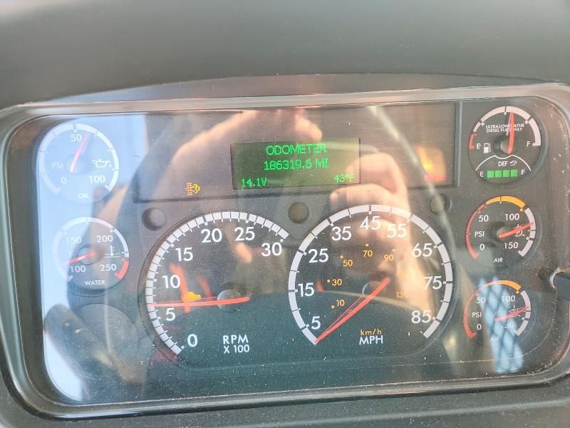 2017 Freightliner Business Class M2 Flatbed Truck