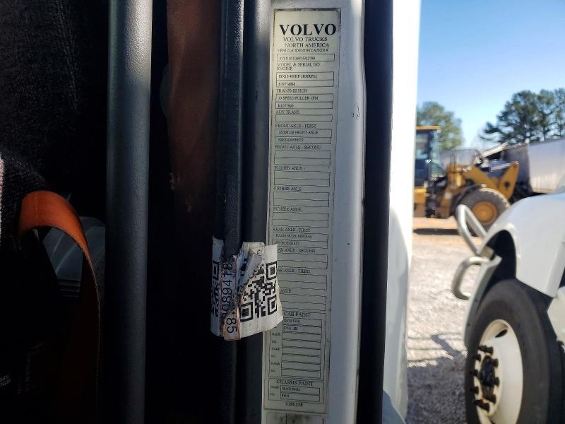 2015 Volvo VNL Semi Truck