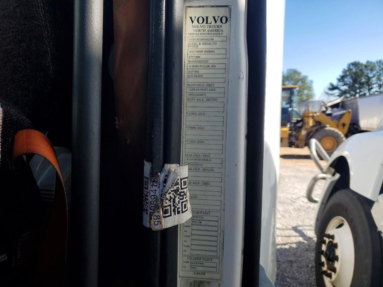 2015 Volvo VNL Semi Truck